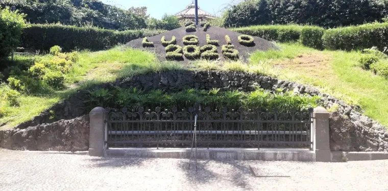 L'aiuola del calendario vivente di Villa Bellini, con la data composta in fiori
